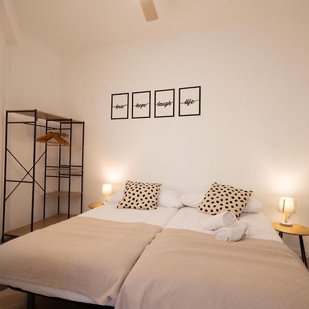 Cruz Cubierta Apartments Valencia Exterior photo