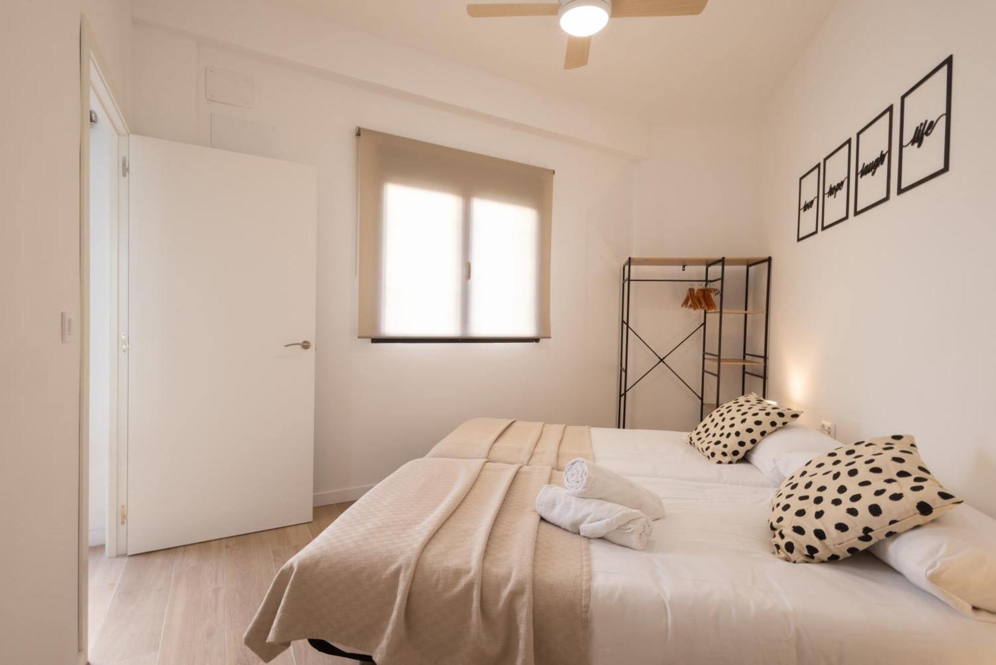 Cruz Cubierta Apartments Valencia Exterior photo