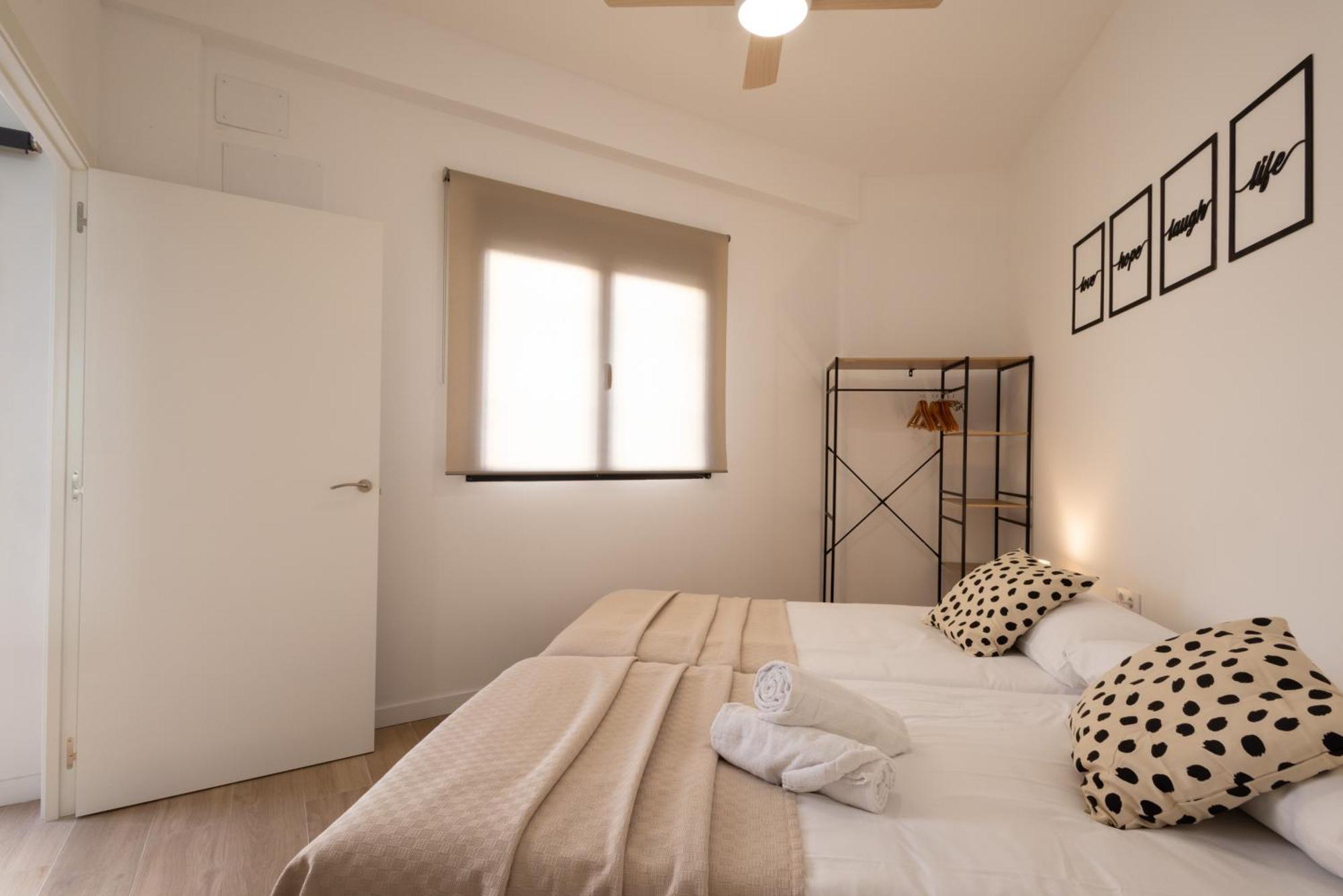 Cruz Cubierta Apartments Valencia Exterior photo